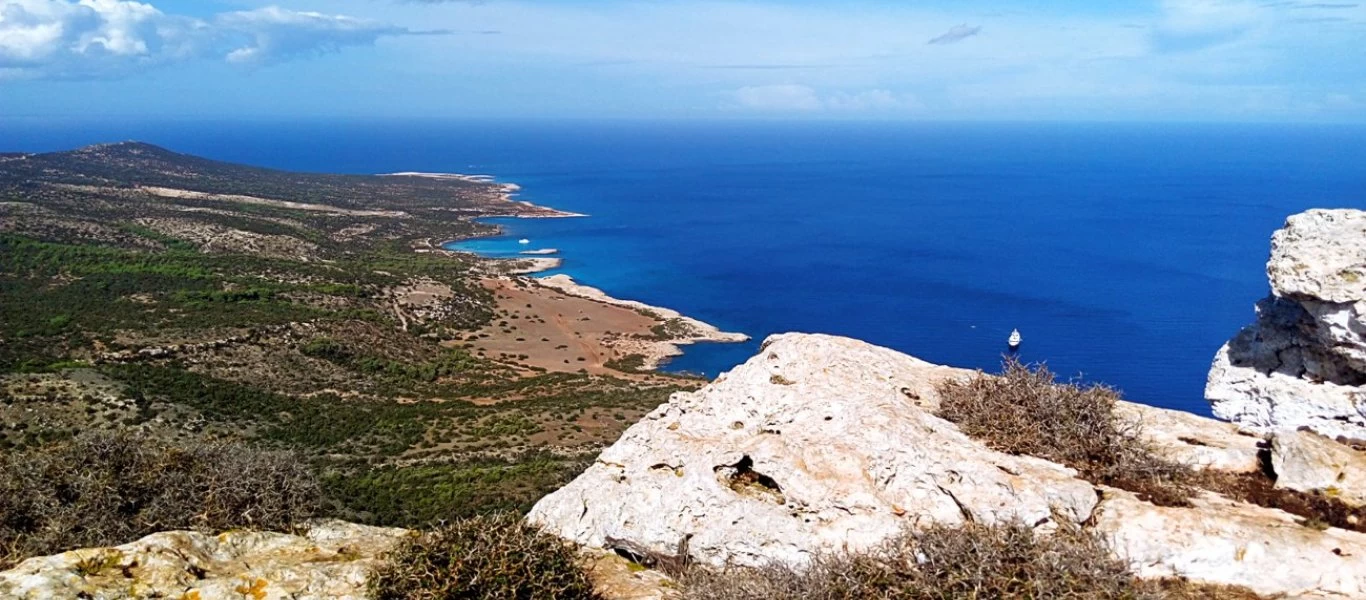 Κύπρος: Ζευγάρι Ελλήνων έπεσε από γκρεμό στον Ακαμά και σώθηκε